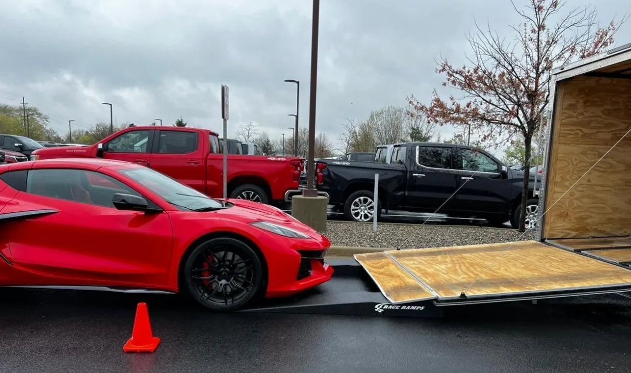 Enclosed auto transport carrier with competitive pricing