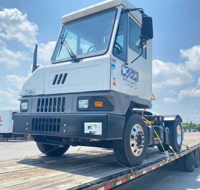 Multi-vehicle fleet transport with dedicated carriers and route planning