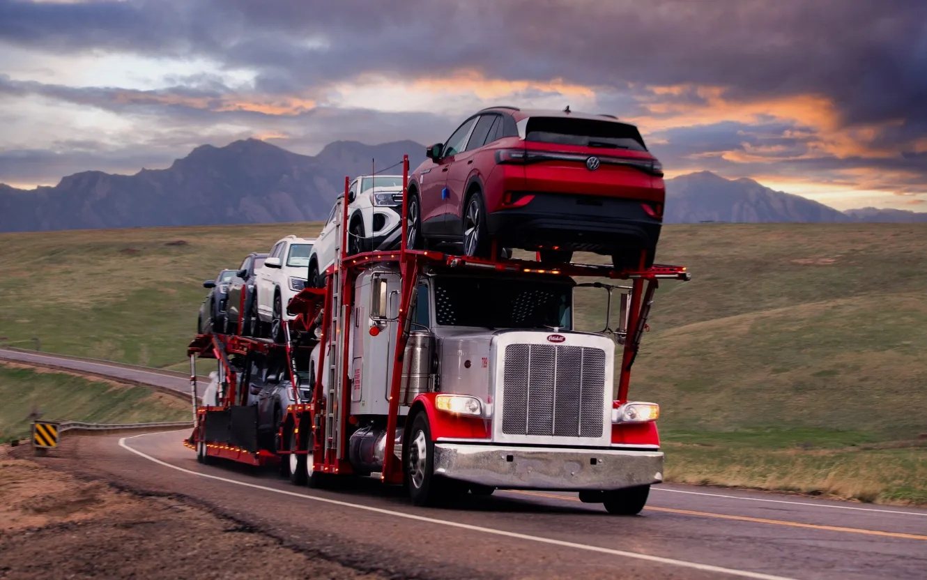 Open carrier picking up a vehicle for scheduled transport